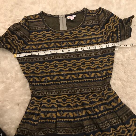 LuLaRoe Amelia short sleeved zip back Amelia fit and flair dress small - Picture 6 of 6